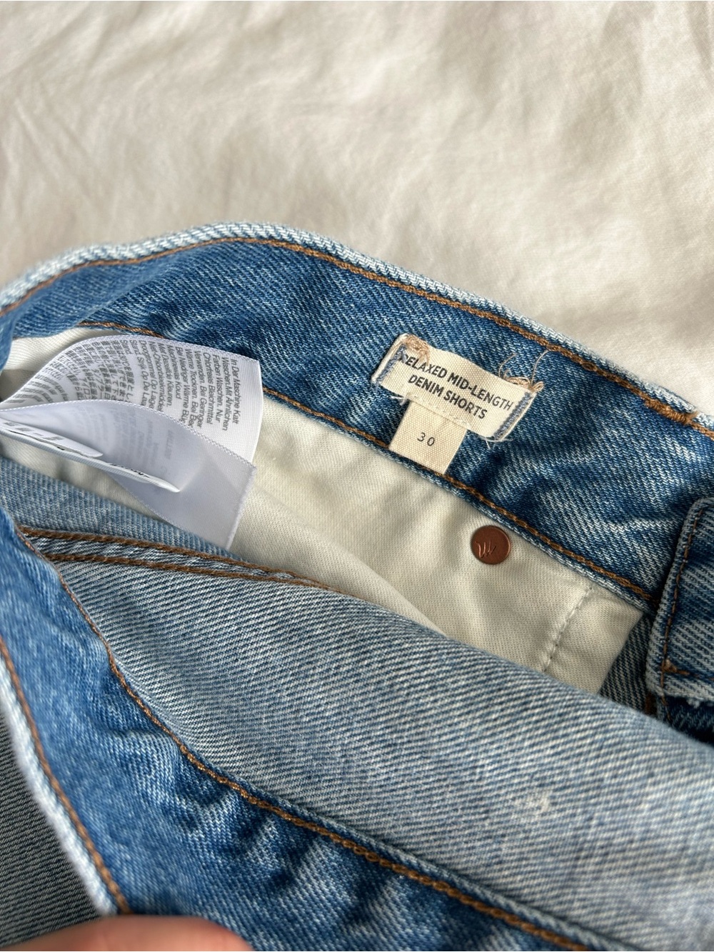 Madewell Relaxed Mid-Lenght Denim Shorts with Light Distressing - Picture 10 of 11